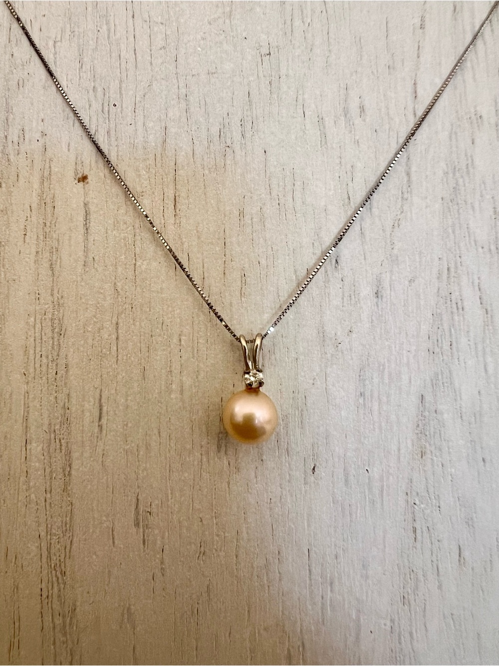 14K white gold Pendant Necklace with Peach Pearl and Diamond